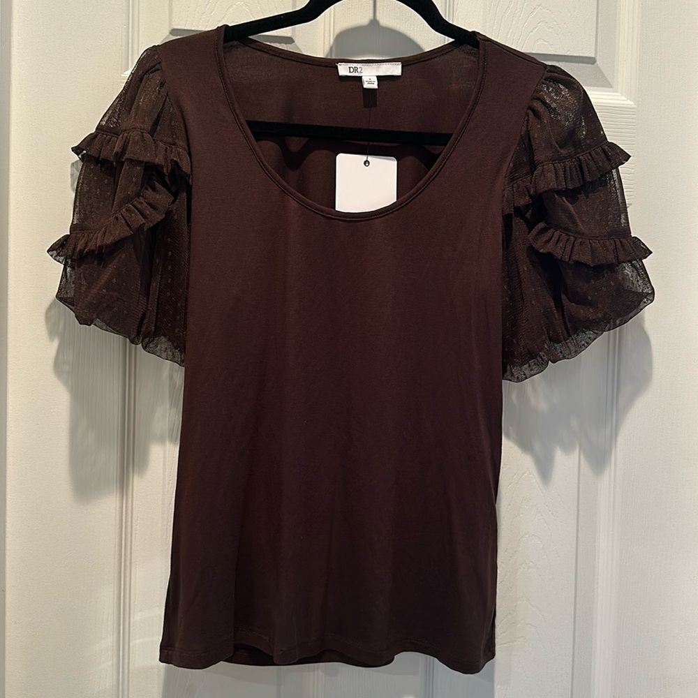 Brown short sleeve tee shirt with puff lace sleeves
